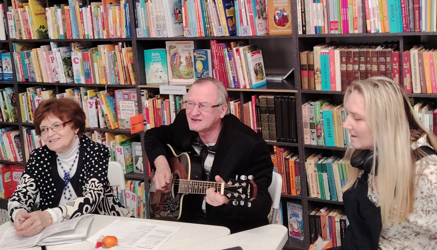 Новые стихи и большие планы: заседание ЛИТО 